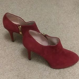 NWT chic stylish high heel suede ankle bootie